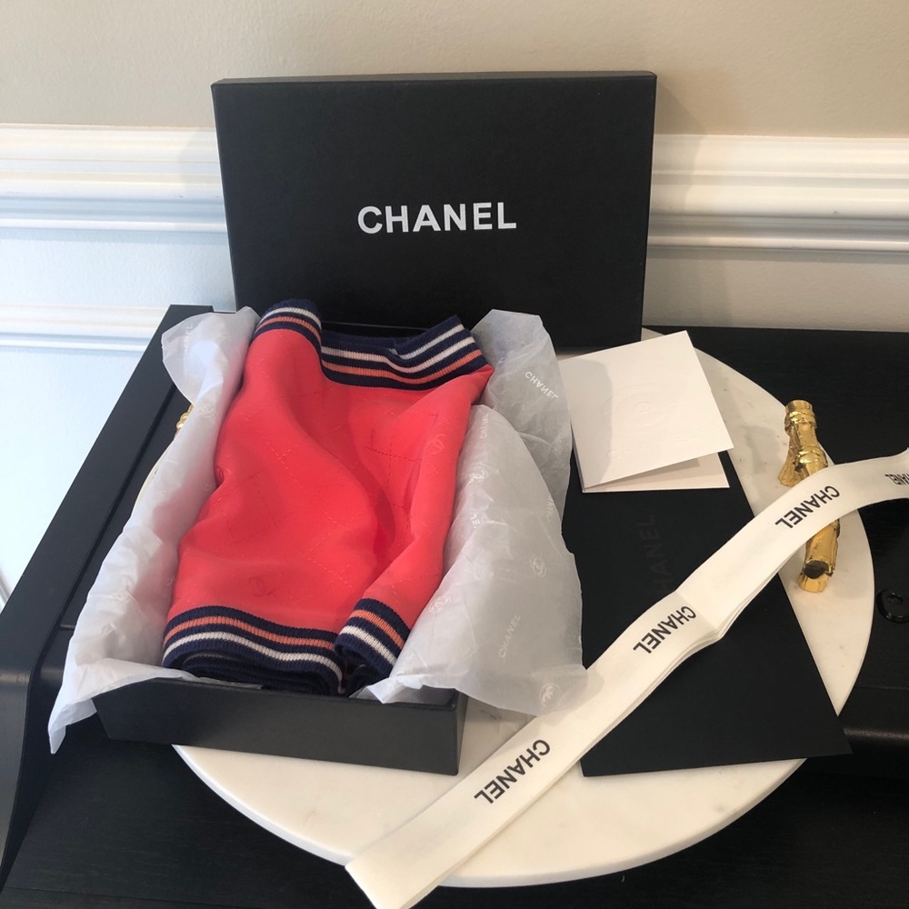 Chanel authentic Print red multicolor silk scarf - Picture 1 of 14